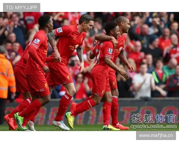 萨拉赫破门后与红军球迷合影庆祝上演特别自拍瞬间